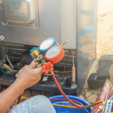 Recarga de gás refrigerante R600a em Ahú em Curitiba