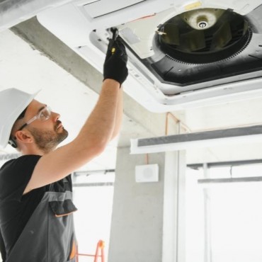Instalação de Ar-Condicionado Inverter em Ahú em Curitiba